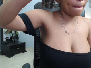 emily_leon crazy chick caresses sex lips