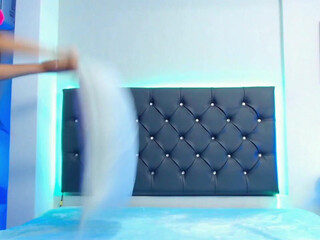 sophie_logan sucking