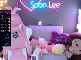 soon_lee beautiful schoolgirl fucks juicy pussy