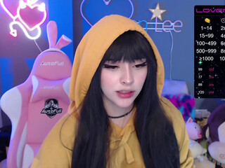 soon_lee appetizing babe lifts her legs