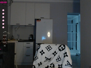 squirtqueen_sumi hot brunette girl gently masturbates cunt