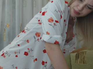 qeensgambit busty woman mandrids cap