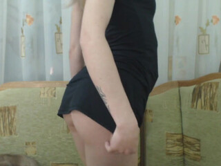 qeensgambit sultry slut fucks her pussy