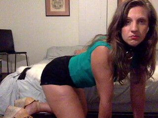 arigoessolo cute whore posing in lingerie