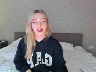 angel_from_sky gorgeous bitch chatting in fries