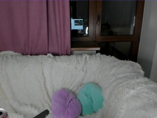 aina_kun spectacular slut strokes her clit