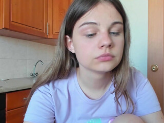 zxv777 hot beast jerking her shaved cunt