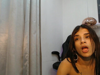 vanessa_samir naughty queen puts on beautiful tits