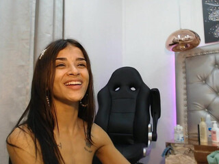 vanessa_samir mature hottie caresses shaved cunt