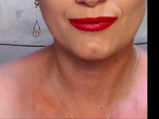 herraxx Attractive chick fucks juicy slits