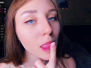 evalanis gorgeous girl finished from a rich handjob