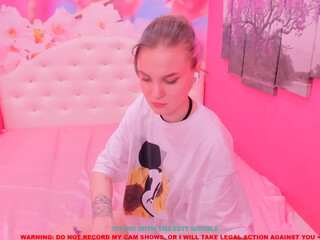 emily__coy beautiful babe shows  body