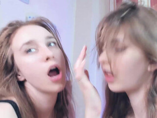 dollorrie busty chick shows her charms