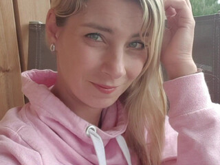 katy hartlova appetizing dancer poses for the camera