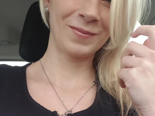 katy hartlova 05 april 2020