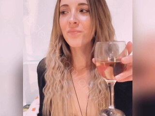 Jade vow OnlyFans blonde darling seductively rubs her cunt