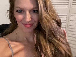 thejensensplay spicy chick gently pulls pussy