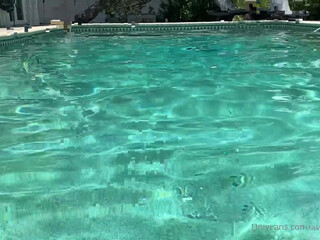 akadanidaniels crazy babe shows beautiful breasts