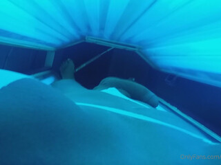 Paloma Veiga aka palomaveiga dark skinned lady gently jerks her pussy