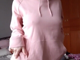 Love Lilah jerking off the clit on the bed