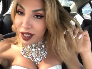 Eva Paradis depraved beauty masturbates pussy