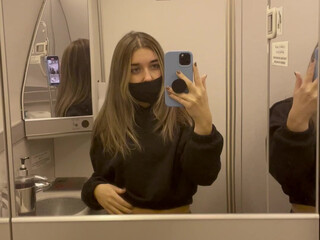 BeachBbyXXX cute bitch gently fingering pussy