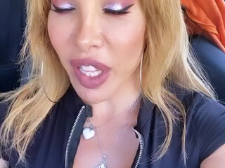 Eva Paradis Lovely chick