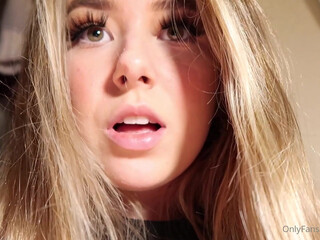 Aluraye Amazing brunette