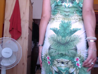 Liglee  a nice babe kneads her cunt