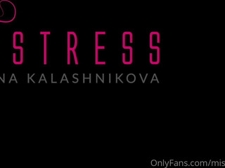 Mistress Karina busty model