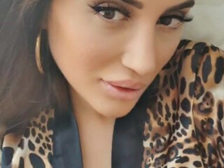 Elisha Shelly aka elishashelly crazy  girl  saddled dick