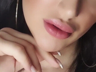 Elisha Shelly aka elishashelly skinny babe pleases with her appearance