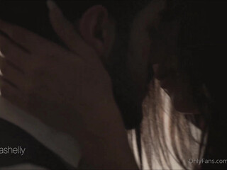 Elisha Shelly aka elishashelly loves to cum on camera