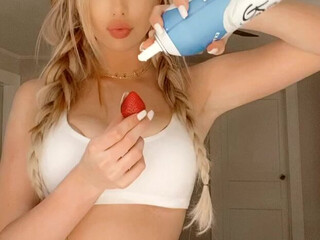 Ashley Danielle sexy blonde gets her pussy fucked