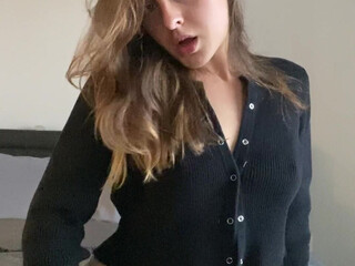 AlexiaXRae sultry slut fucks her pussy