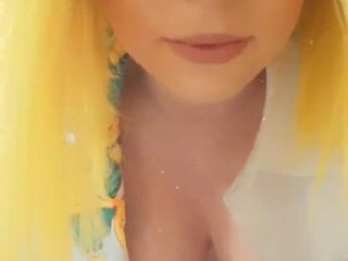 thegoldengoddes greedily fucks her pussy