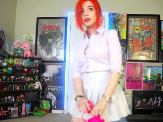 thegoldengoddes juicy mom shakes her ass