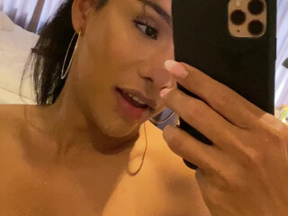 Anastasia Penny beauty fucks herself in front of the webcam