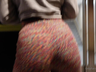 leolulu_xxx gorgeous prostitute caresses shaved cunt