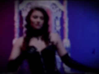 Ellie Idol cheeky mother