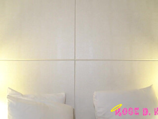 RoseDKush showing her butt