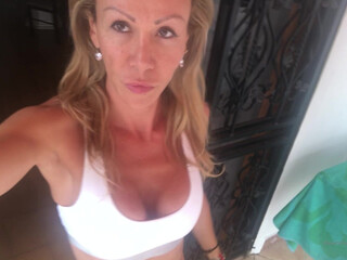 Alexandra Acosta Solid brunette