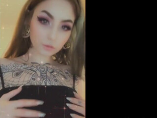 deerbxby onlyfans busty harlot fingering pussy