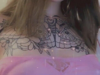 deerbxby onlyfans dick shows off her shaved cunt