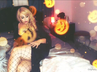 Lila Lovely onlyfans seductive babe dancing spectacular striptease