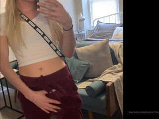 Dopekitt3n aka Dopekitt3n1 onlyfans chic hot striptease