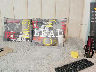 Angelokise lustful babe pulls on the couch