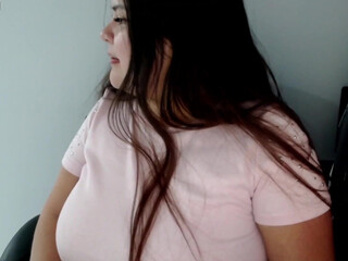 ariel_campbell busty slut brings herself to squirt