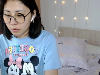 dear_annie busty young lady fucks her cunt