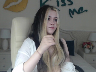 erika__fox Juicy brunette fucks both holes hard